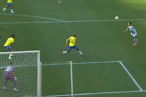 فرصة ضائعة من إبراهيم عادل أمام صنداونز