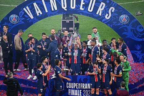 مراسم تتويج باريس سان جيرمان بلقب كأس فرنسا