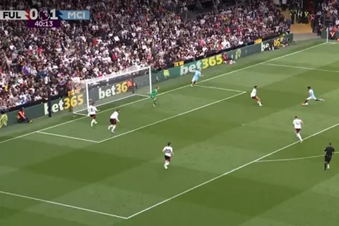 فرصة هدف لعمر مرموش أمام فولهام 