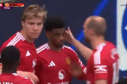 هدف مانشستر يونايتد الأول أمام أستون فيلا (أماد ديالو)