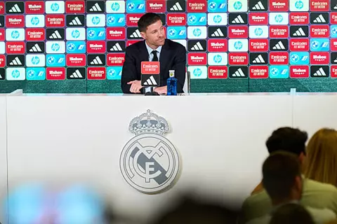  المؤتمر الصحفي لتقديم ريال مدريد مدربه الجديد تشابي ألونسو