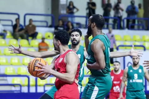 اللحظات الأخيرة من مباراة الأهلي والاتحاد في نهائي دوري السلة
