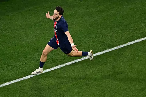 هدف باريس سان جيرمان الرابع أمام إنتر (كفاراتسخيليا)