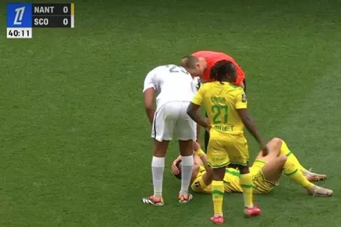 لحظة سقوط مصطفى محمد للإصابة أمام أنجيه