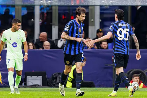 هل يستحق برشلونة ركلة جزاء أمام إنتر؟