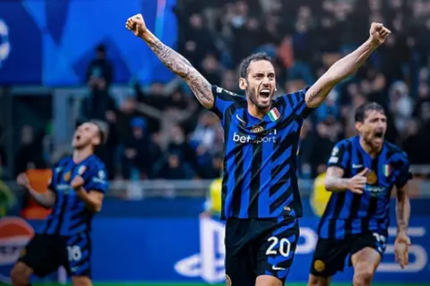 هدف إنتر الثاني أمام برشلونة (تشالهان أوغلو)