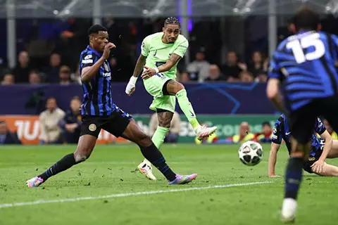 هدف برشلونة الثالث أمام إنتر (رافينيا)