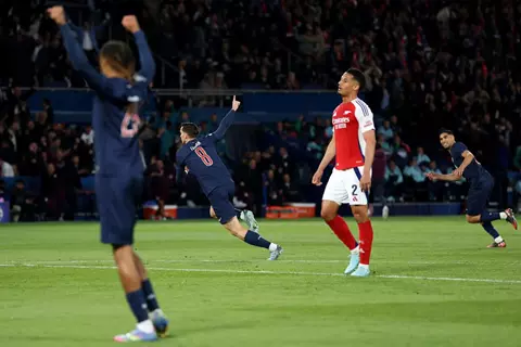 هدف باريس سان جيرمان الأول أمام أرسنال (فابيان رويز)