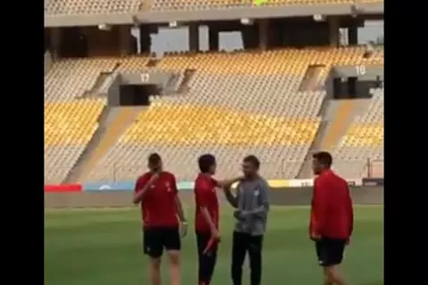 وصلة هزار بين بنشرقي وأحمد عيد لاعب الزمالك السابق 