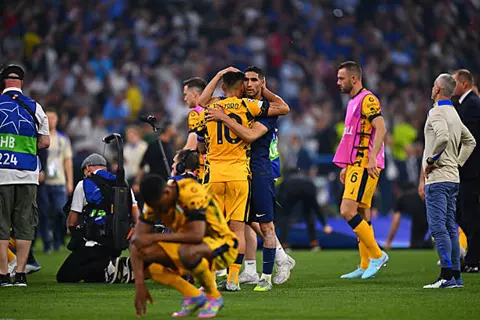 فرحة لاعبي باريس سان جيرمام وحزن إنتر