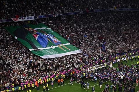 تيفو خاص من جماهير باريس سان جيرمان لـ إبنة انريكي