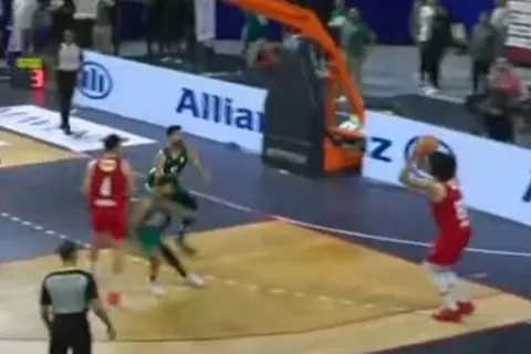 ثلاتية رامي إبراهيم التي أهدت الأهلي الفوز على الاتحاد في دوري السلة