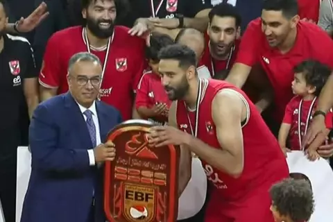 تتويج الأهلي بدوري السوبر للسلة