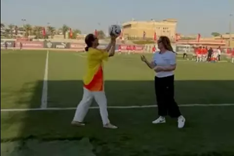 تحدي مهارات بين سفيرة أمريكا وكولومبيا في بطولة خوفو