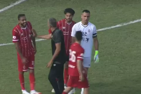 محاولة اعتداء من احد لاعبي أهلي طرابلس على كهربا