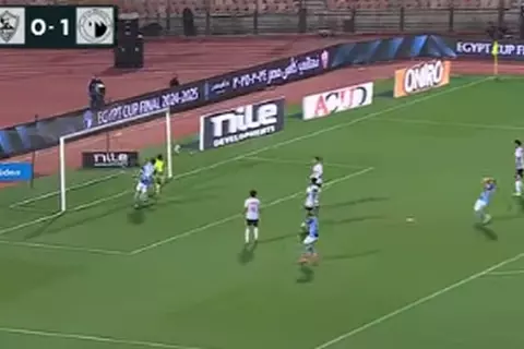 مروان حمدي يهدر هدف محقق أمام الزمالك 