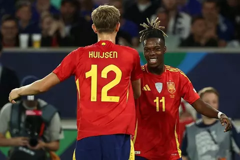 إسبانيا تسجل هدفين في 3 دقائق أمام فرنسا