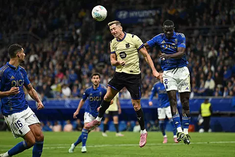 هدف برشلونة الثاني أمام ريال أوفييدو (ليفاندوفسكي)