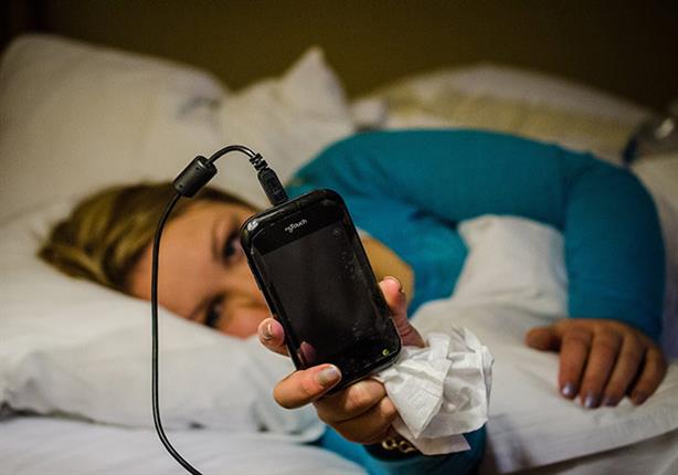 تجنّب استخدام الهاتف الذكي قبل النوم                                                                                                                                                                    