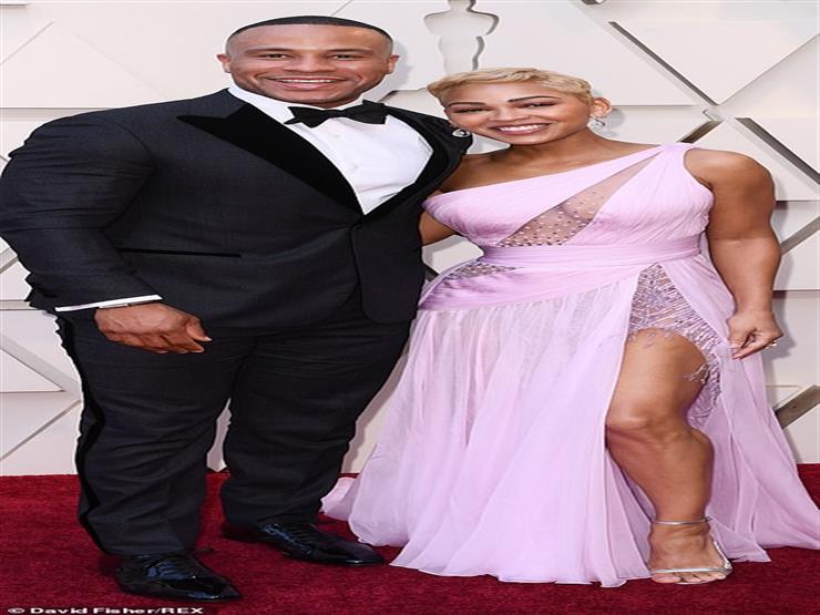 10224652-6740611-Lovely_Meagan_Goode_arrived_with_her_husband_DeVon_Franklin_they-m-427_1551069722025