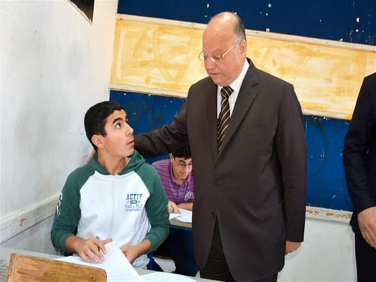 محافظ القاهرة يطمئن على أداء طلاب الشهادة الإعدادية (2)