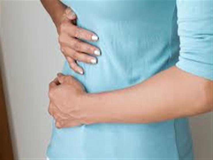 هل معاناة المرأة من آلام المبيض بعد انقطاع الطمث يستدعي استشارة الطبيب؟