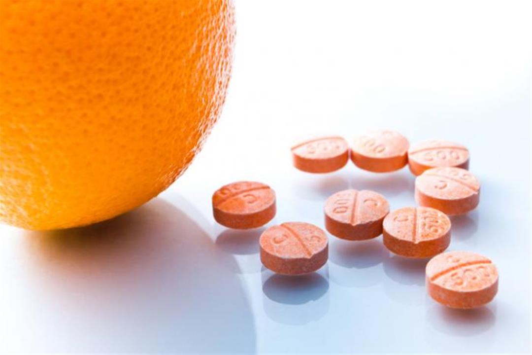 orange-with-vitamin-c-pills