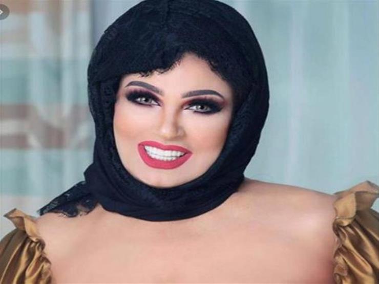 فيفي عبده ترتدي الحجاب على فستان مكشوف