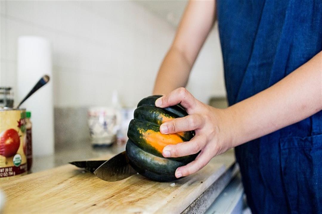 squash-chopping-acorn-knife