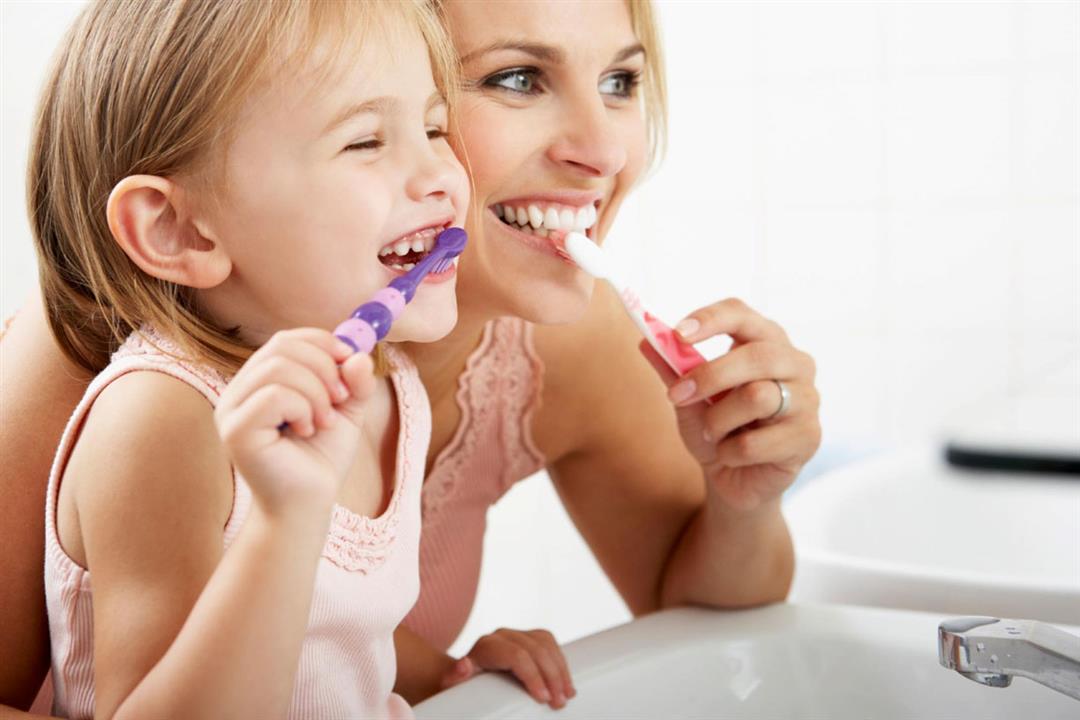 تنظيف أسنان الأطفال