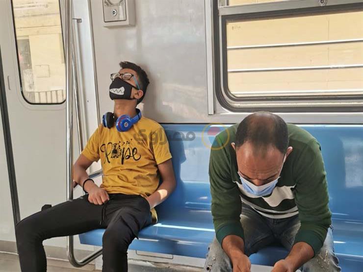 ركاب مترو الأنفاق يلتزمون بارتداء الكمامة في أول يوم عمل بعد الإجازة (7)