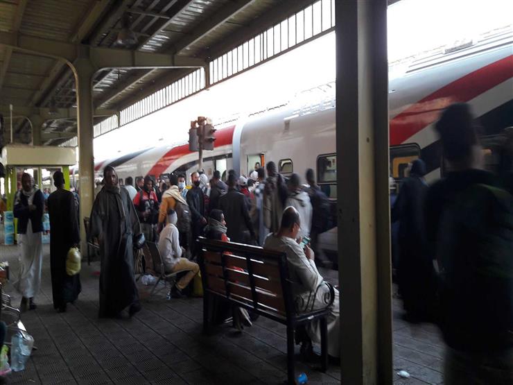 الركاب في محطة مصر
