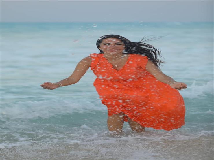 إنجي علاء على شاطئ البحر 3