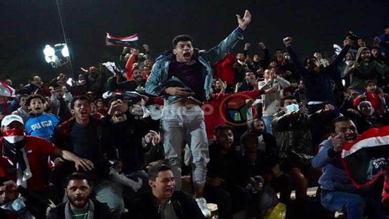 مشجو مصر يلملون أحزان الخروج من المونديال