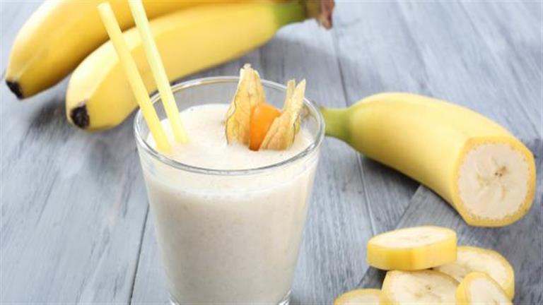 عصير الموز غني بعنصر البوتاسيوم، الذي يساعد على إخراج وطرد الأملاح من جسم الإنسان
