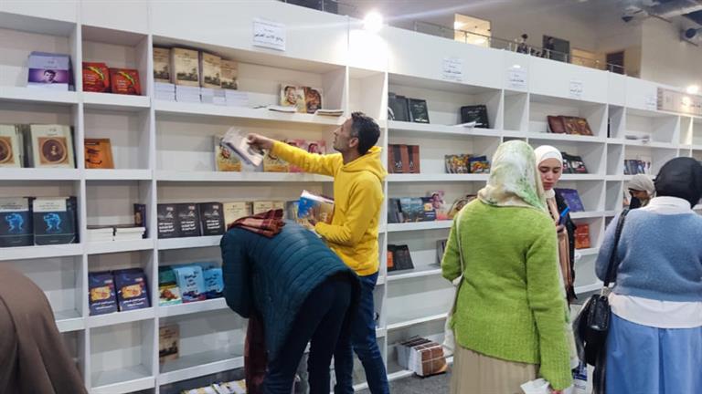 الإقبال على جناح قصور الثقافة بمعرض الكتاب