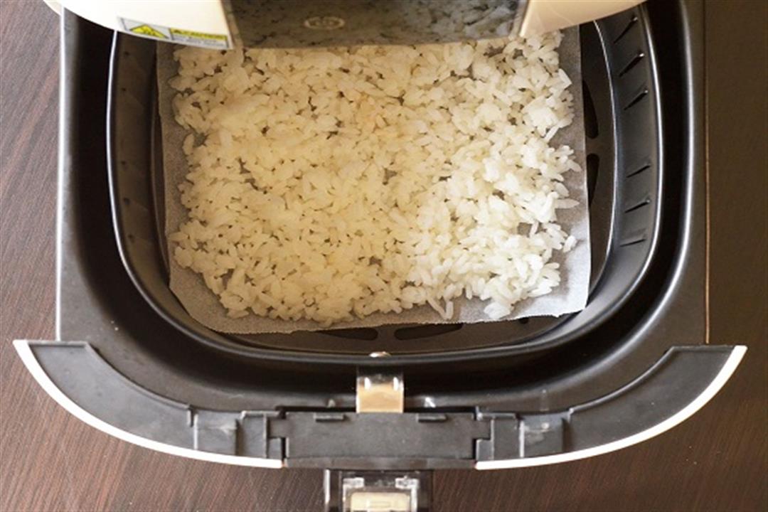 how-to-cook-white-rice-in-air-fryer-1700145519