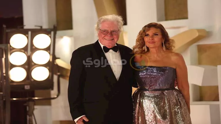 يسرا وحسين فهمي على الريد كاربت بمهرجان الجونة (1)