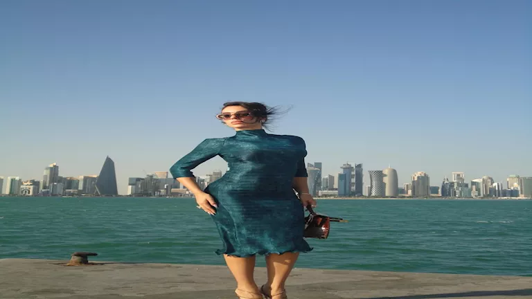 جورجينا أمام البحر