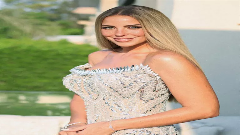 ريم مصطفى بإطلالة انيقة من حفل زفاف ابنها