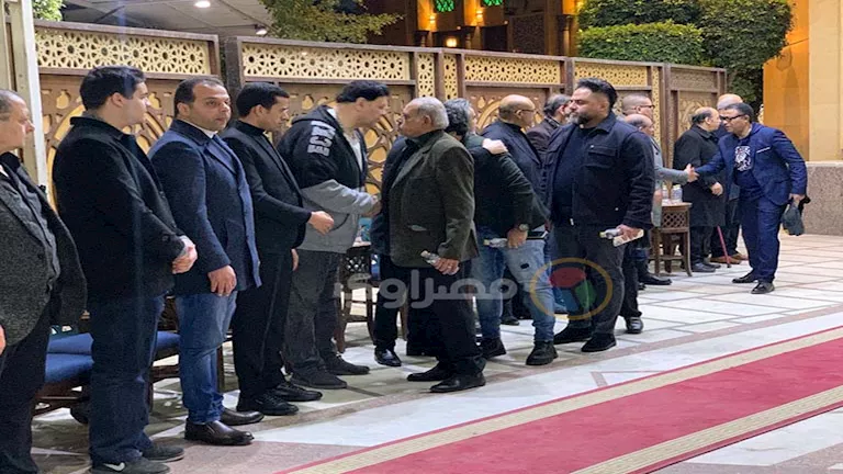 توافد المعزين على عزاء سعيد مختار (3)