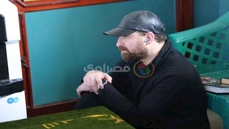 نضال الشافعي في جنازة زوجته (2)