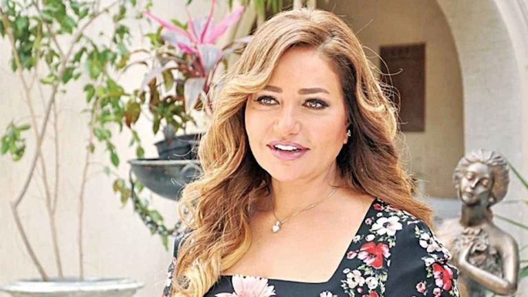 ليلى علوي تعتذر عن نشرها شائعة وفاة الفريق أحمد شفيق أعتذر عن أي ضرر تسببت فيه