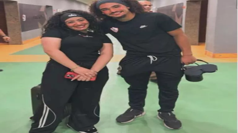 آدم كايد ومشجعة