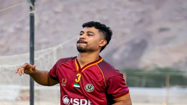 السيد الغديري بقميص فريق رويال الإماراتي