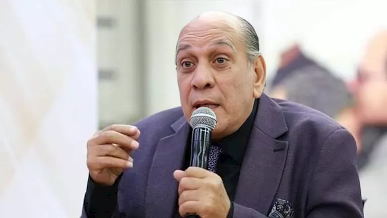 تطورات الحالة الصحية لـ منير مكرم بعد نقله للمستشفى