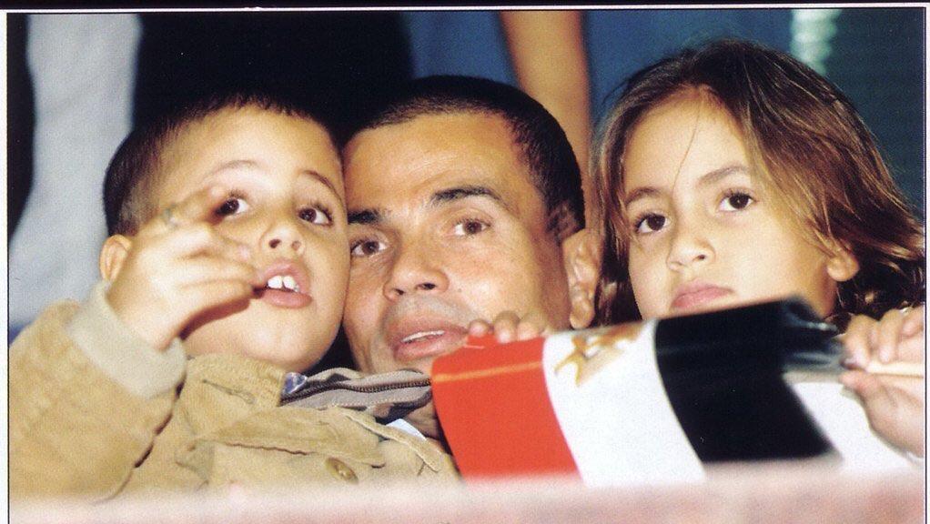 عمرو دياب برفقة توأمه كنزي وعبدالله