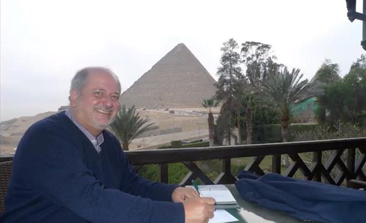 صورة 4 - دكتور ريموند خلال زيارته لمصر