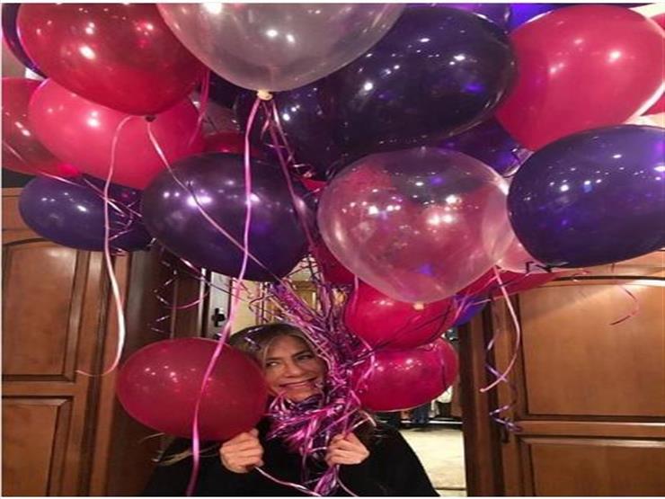جينفر أنيستون تحتفل بعيد ميلادها