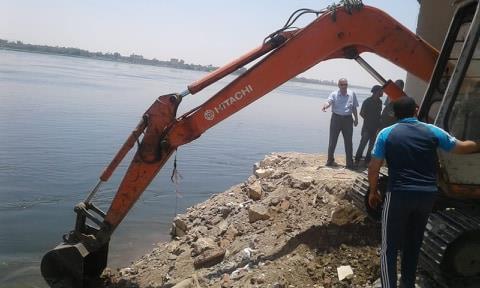 إزالة التعديات على نهر النيل في بني سويف (8)